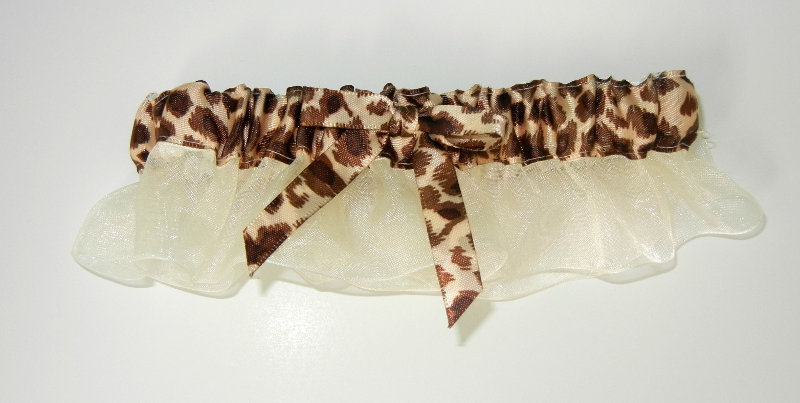 Ivory Garter w/Animal Print Band